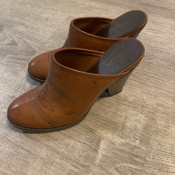 Women’s Dress Shoes - Picture 2 of 4